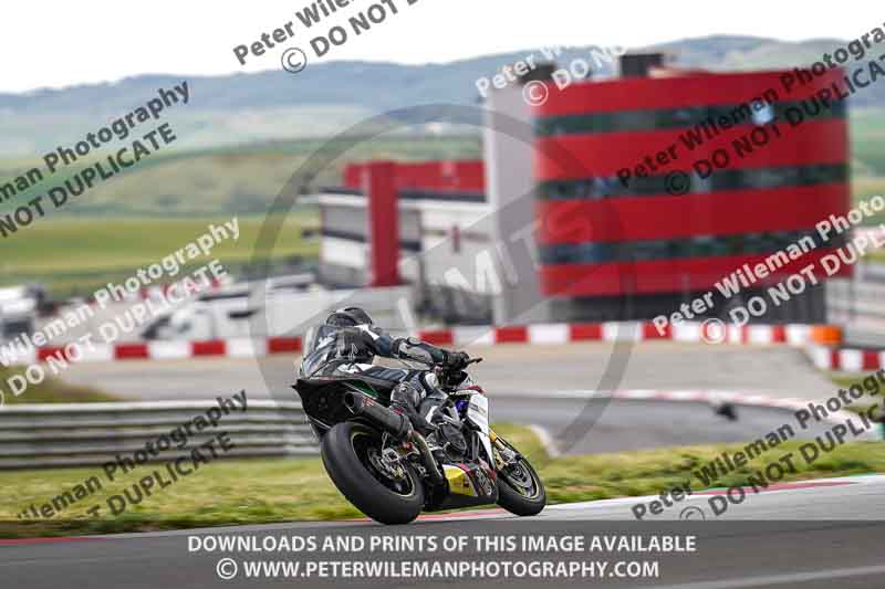 cadwell no limits trackday;cadwell park;cadwell park photographs;cadwell trackday photographs;enduro digital images;event digital images;eventdigitalimages;navarra;no limits trackdays;peter wileman photography;racing digital images;trackday digital images;trackday photos